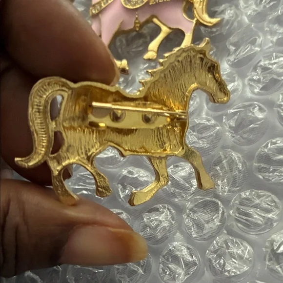Year of the horses 🐎 Pink and purple Gold Horse Brooch pick one 1️⃣ - Picture 3 of 3